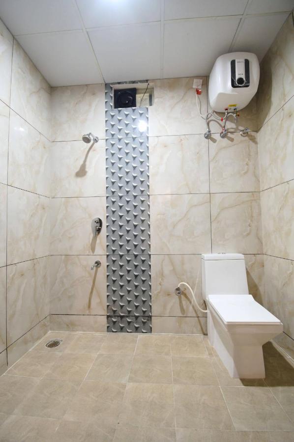 Oaks Plaza Hotel New Delhi